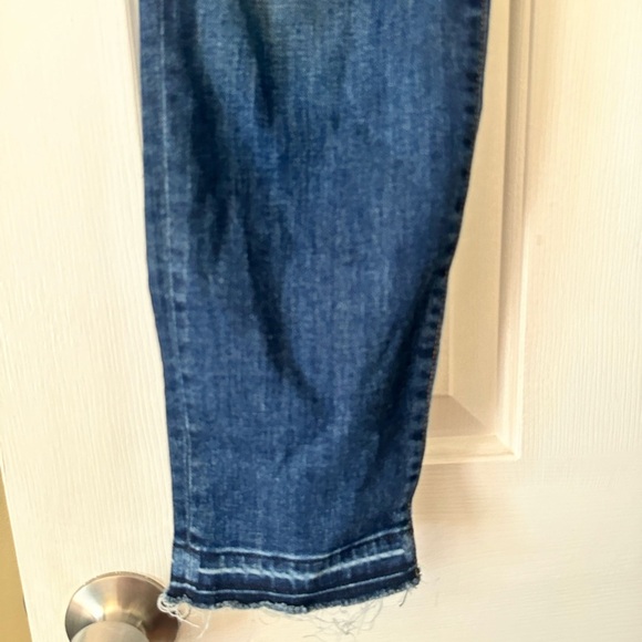 Veronica Beard Debbie 10” skinny jeans. Medium wash, high rise, size 30 - Picture 3 of 8